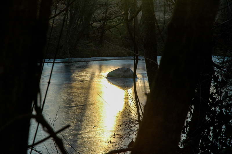Durant el primer ferro (1200-600 aC) es produeix la colonització de la Plana i l'ocupació dels meandres del riu Ter